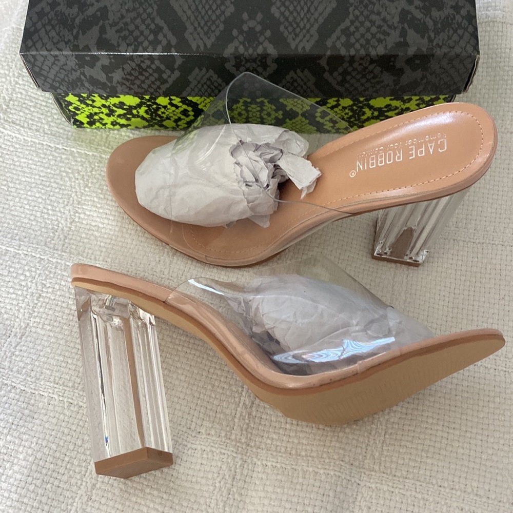 NWTB holiday heels Cape Robin heels Clear strap w. Box